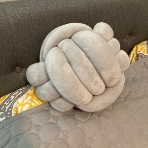 11 inch knot accent pillow like new